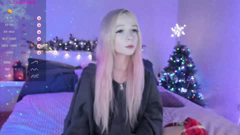 Snapshot of little_misaki chatting on 12.29.24 Maria online show from 12.29.24