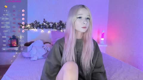 Snapshot of little_misaki chatting on 01.06.25 Maria online show from 01.06.25