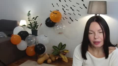 Nicole online show from 10.26.25