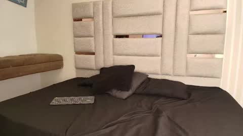 Mia online show from 11.29.25