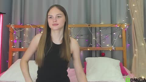 Snapshot of little_radiant_sun chatting on 01.28.25 Kriss online show from 01.28.25