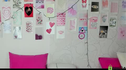 Snapshot of little_radiant_sun chatting on 10.19.25 Kriss online show from 10.19.25