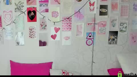 Snapshot of little_radiant_sun chatting on 11.01.25 Kriss online show from 11.01.25