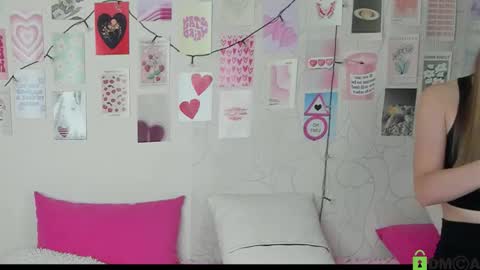 Snapshot of little_radiant_sun chatting on 11.07.25 Kriss online show from 11.07.25