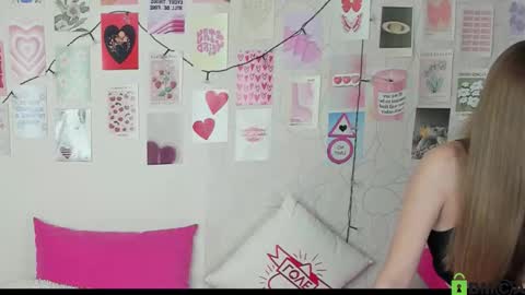 Snapshot of little_radiant_sun chatting on 11.13.25 Kriss online show from 11.13.25