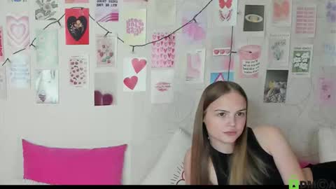 Snapshot of little_radiant_sun chatting on 11.14.25 Kriss online show from 11.14.25