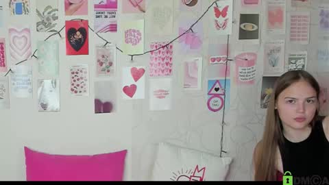 Snapshot of little_radiant_sun chatting on 11.15.25 Kriss online show from 11.15.25