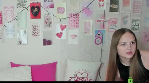 Snapshot of little_radiant_sun chatting on 11.17.25 Kriss online show from 11.17.25