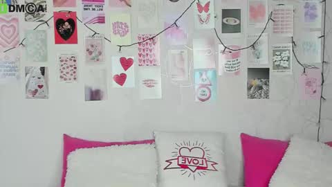 Snapshot of little_radiant_sun chatting on 12.01.25 Kriss online show from 12.01.25