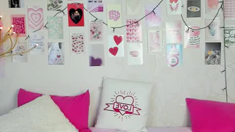 Snapshot of little_radiant_sun chatting on 01.17.26 Kriss online show from 01.17.26