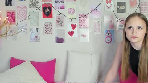 Snapshot of little_radiant_sun chatting on 01.18.26 Kriss online show from 01.18.26