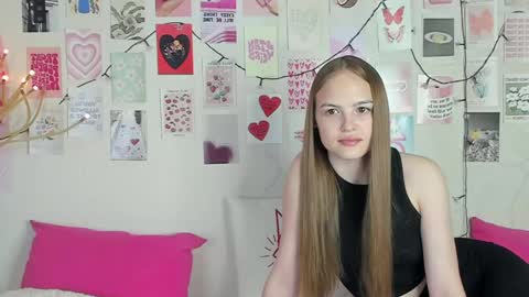 Snapshot of little_radiant_sun chatting on 04.10.26 Kriss online show from 04.10.26