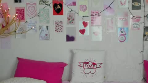 Snapshot of little_radiant_sun chatting on 04.28.26 Kriss online show from 04.28.26