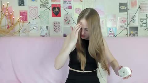 Snapshot of little_radiant_sun chatting on 05.19.26 Kriss online show from 05.19.26
