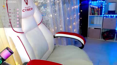 Snapshot of little_raiden chatting on 11.22.25 little_raiden online show from 11.22.25