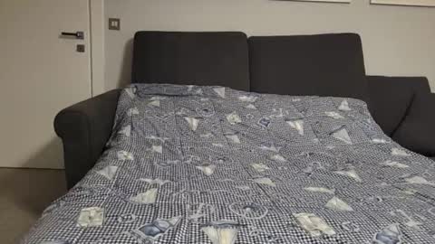 Snapshot of little_sakuraxxx chatting on 01.01.25 GiuliaFrancesco online show from 01.01.25