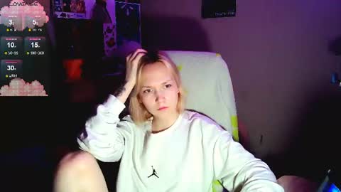 Snapshot of little_sugar_queen chatting on 07.11.26 Akin online show from 07.11.26
