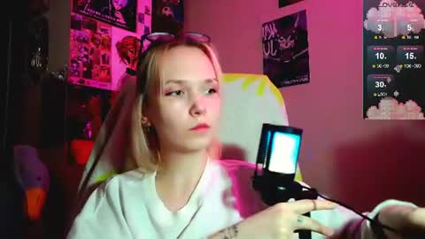 Snapshot of little_sugar_queen chatting on 07.15.26 Akin online show from 07.15.26