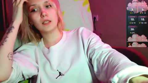 Snapshot of little_sugar_queen chatting on 07.16.26 Akin online show from 07.16.26