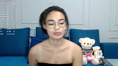 Snapshot of little_v1rgin_angel chatting on 09.27.25 Kwan online show from 09.27.25