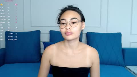 Snapshot of little_v1rgin_angel chatting on 10.05.25 Kwan online show from 10.05.25