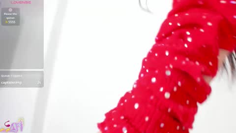 Snapshot of littlearii chatting on 02.20.25 Ari online show from 02.20.25