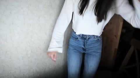 Snapshot of littleashleyy chatting on 12.19.25 littleashleyy online show from 12.19.25