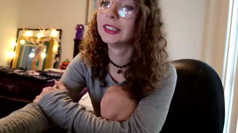 Snapshot of littledeathtrap chatting on 09.09.25 littledeathtrap online show from 09.09.25