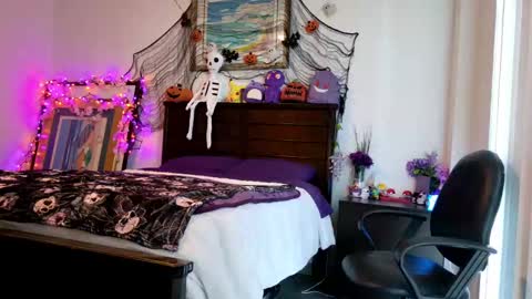 Snapshot of littledeathtrap chatting on 09.26.25 littledeathtrap online show from 09.26.25