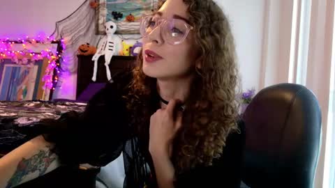 Snapshot of littledeathtrap chatting on 09.27.25 littledeathtrap online show from 09.27.25