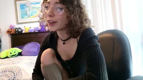 Snapshot of littledeathtrap chatting on 11.16.25 littledeathtrap online show from 11.16.25