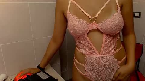 Snapshot of littledream20 chatting on 11.20.25 LittleDream20 online show from 11.20.25