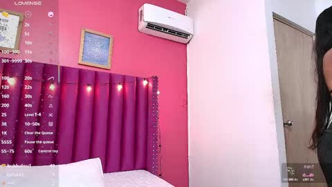 Snapshot of littlee_emilyy_ chatting on 02.12.25 Emily  online show from 02.12.25