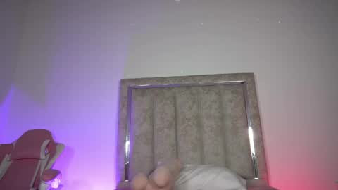 littlee_emma_ online show from 04.30.26