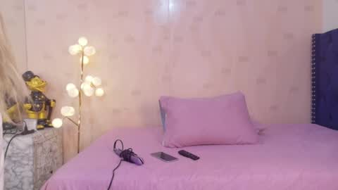 Tania  online show from 04.22.26