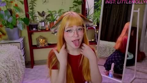 Snapshot of littlefoxyhole chatting on 04.08.26 Molly online show from 04.08.26