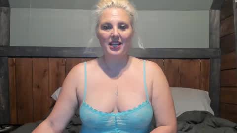 Snapshot of littlelisa1 chatting on 03.08.25 lisanixs online show from 03.08.25