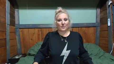 Snapshot of littlelisa1 chatting on 10.07.25 lisanixs online show from 10.07.25