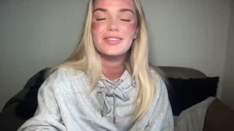 Snapshot of littlemaryjane19 chatting on 01.10.25 Marciabrady online show from 01.10.25