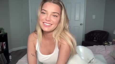 Snapshot of littlemaryjane19 chatting on 01.15.25 Marciabrady online show from 01.15.25