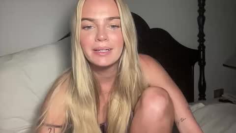 Snapshot of littlemaryjane19 chatting on 12.15.25 Marciabrady online show from 12.15.25