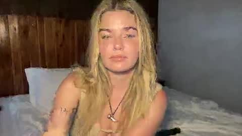 Snapshot of littlemaryjane19 chatting on 05.26.26 Marciabrady online show from 05.26.26