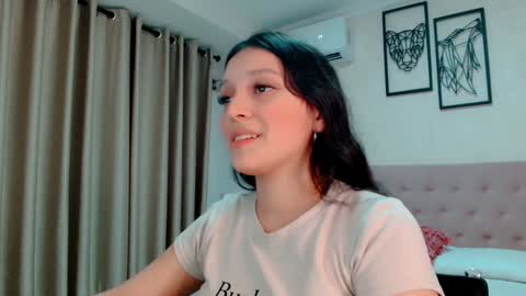 Snapshot of littlemolly_pregnant chatting on 01.09.25 Sarahs Room online show from 01.09.25