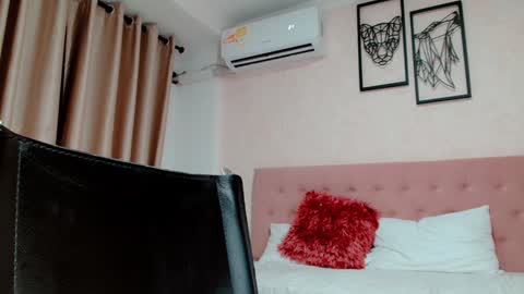 Snapshot of littlemolly_pregnant chatting on 01.19.25 Sarahs Room online show from 01.19.25