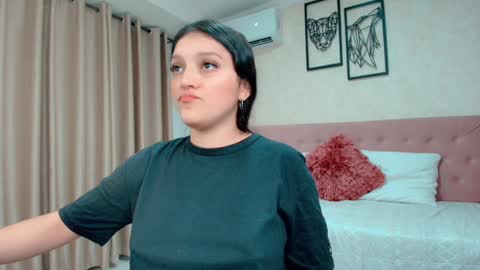 Snapshot of littlemolly_pregnant chatting on 01.30.25 Sarahs Room online show from 01.30.25