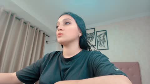 Snapshot of littlemolly_pregnant chatting on 02.04.25 Sarahs Room online show from 02.04.25