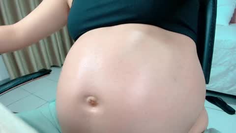 Snapshot of littlemolly_pregnant chatting on 02.12.25 Sarahs Room online show from 02.12.25