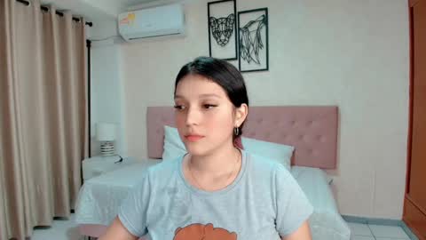 Snapshot of littlemolly_pregnant chatting on 03.04.25 Sarahs Room online show from 03.04.25