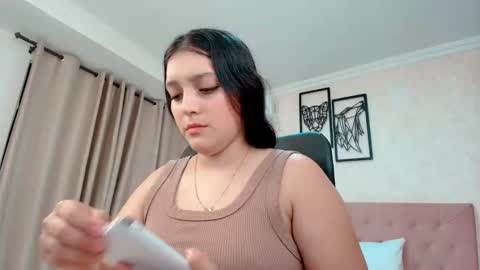 Snapshot of littlemolly_pregnant chatting on 09.19.25 Sarahs Room online show from 09.19.25