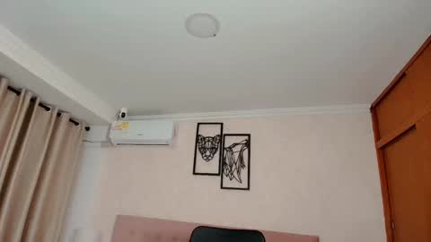 Snapshot of littlemolly_pregnant chatting on 09.29.25 Sarahs Room online show from 09.29.25